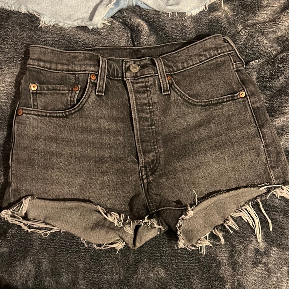 Levi’s 501 shorts: 2 pairs included